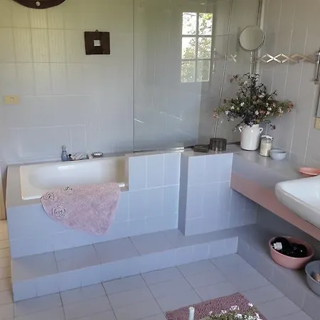 Ada Bed and Breakfast 4*