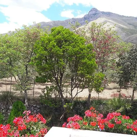 Ada Bed & Breakfast 4*