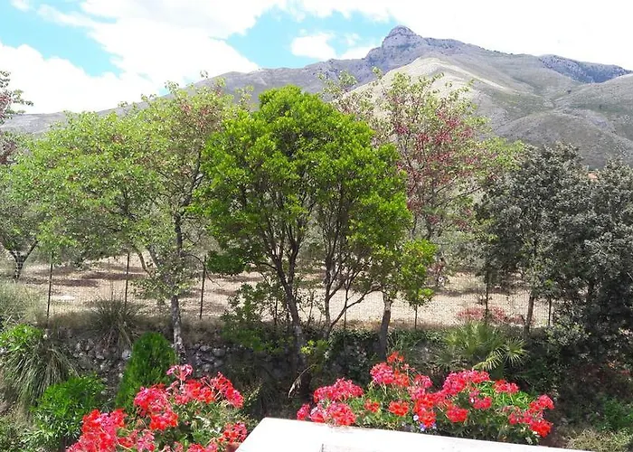 Ada Bed and Breakfast 4*