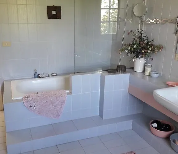 Ada Bed and Breakfast 4*